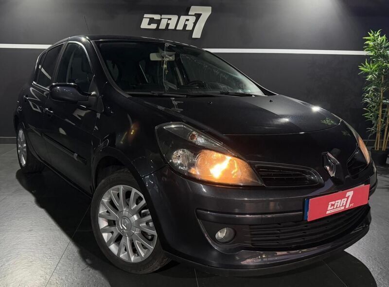 Cinza Usado 2008 Renault Clio II Dynamique | € 6.800 (Caro) - Imagem 1/4