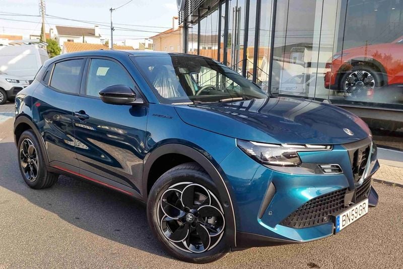 Verde Usado 2024 Alfa Romeo Junior Edizione Speciale SUV | € 42.490 - Imagem 1/4