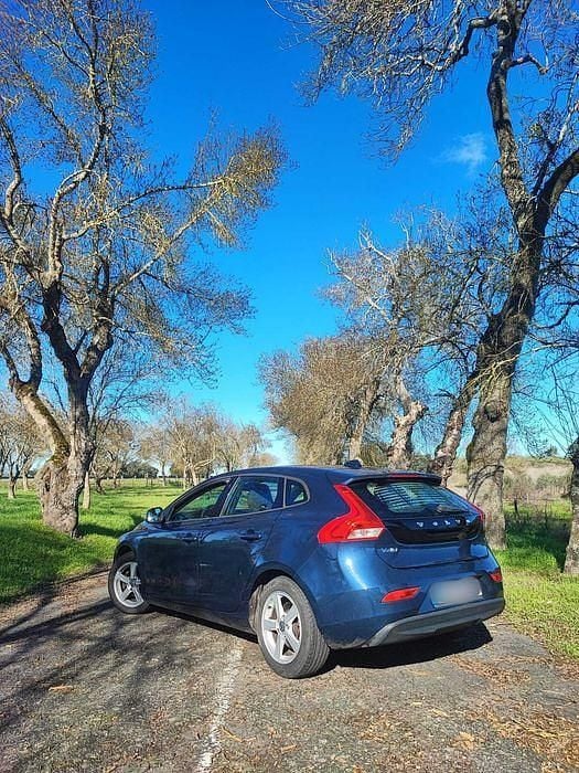 Usado Volvo V40 110 HP (80 kW) 2014 Sedan