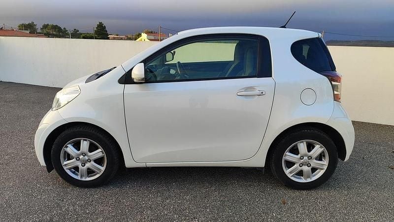 Usado Toyota iQ 68 HP (50 kW) 2014 Citadino