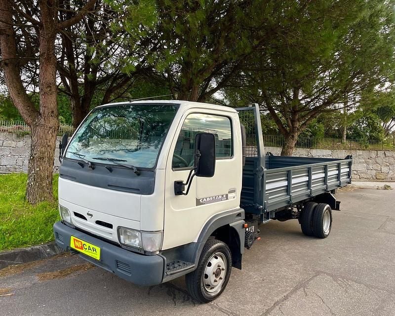 Usado Nissan Cabstar 120 HP (88 kW) 2001 Branco Pickup