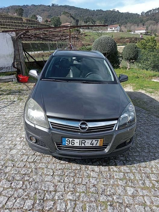 Usado Opel Astra Cosmo 110 HP (80 kW) 2010 Sedan