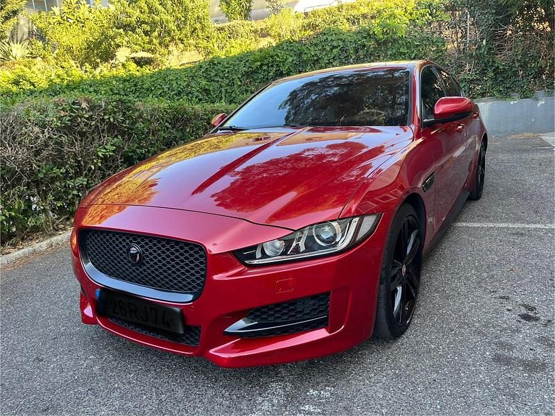Vermelho Usado 2016 Jaguar XE R-Sport Sedan | € 21.400 (Caro) - Imagem 1/4