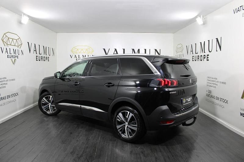 Usado Peugeot 5008 Allure 130 HP (95 kW) 2021 Preto Monovolume