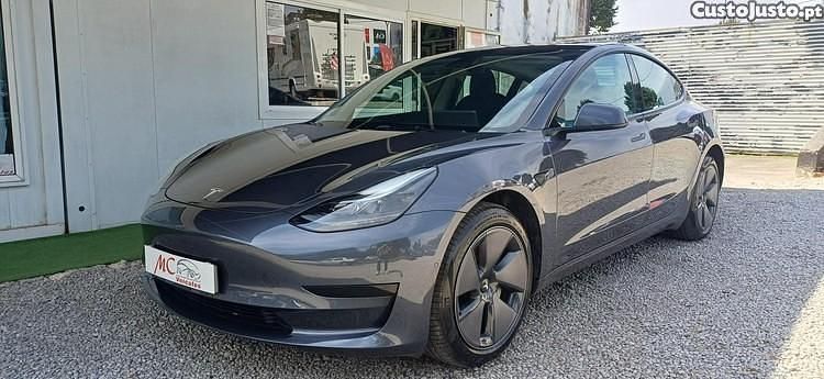 Cinza Usado 2022 Tesla Model 3 Standard Range Plus Sedan | € 29.500 (Preço justo) - Imagem 1/1
