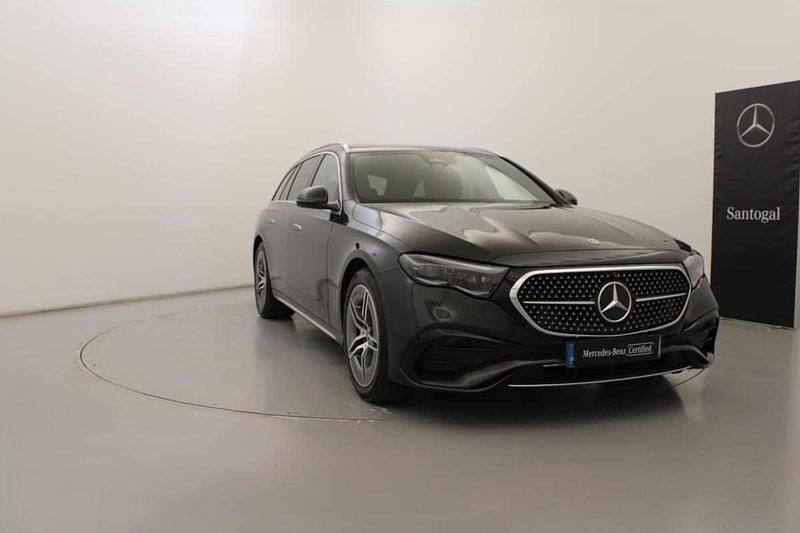 Cinzento Usado 2024 Mercedes E300 Sedan | € 69.990 - Imagem 1/4