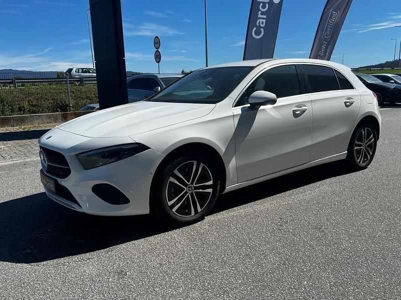 Branco polar Usado 2024 Mercedes A250 Advanced Citadino | € 40.900 (Preço justo) - Imagem 1/4