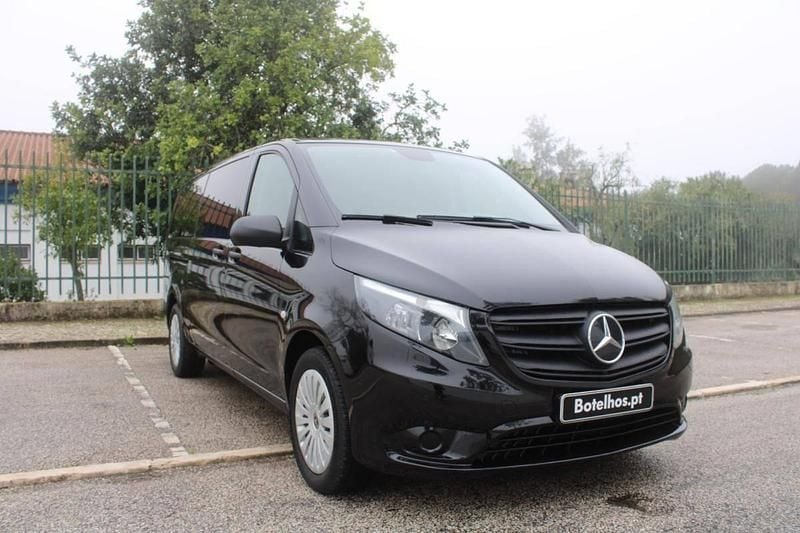 Usado Mercedes Vito 136 HP (100 kW) 2023 Preto Van