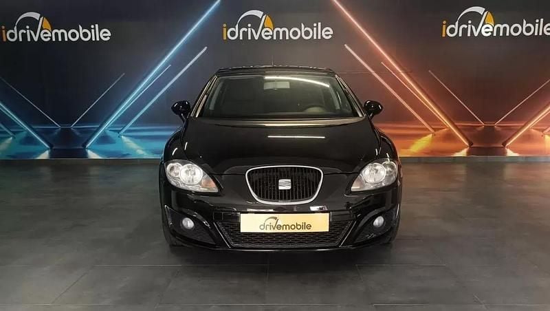 Usado Seat Leon Reference 90 HP (66 kW) 2012 Preto Citadino