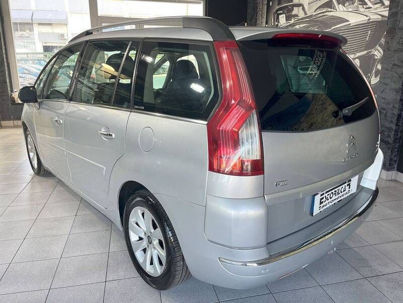 Usado Citroën Grand C4 Picasso Seduction 112 HP (82 kW) 2012 Cinzento Monovolume