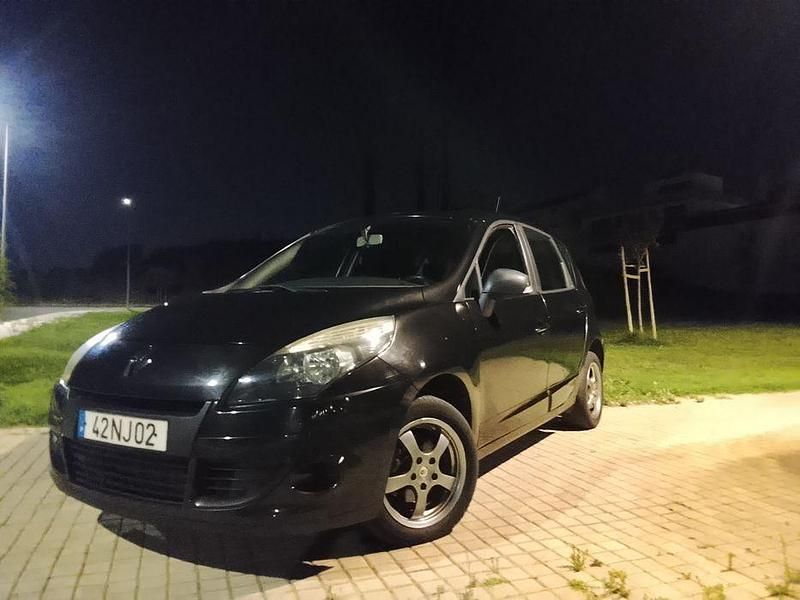 Usado 2010 Renault Scénic III Monovolume | € 3.250 (Bom preço) - Imagem 1/4