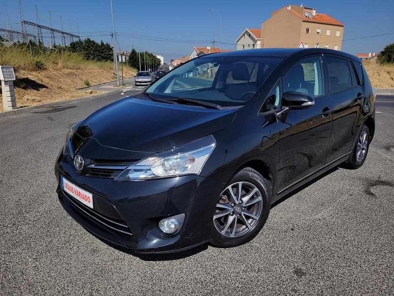 Preto Usado 2013 Toyota Verso Monovolume | € 12.650 - Imagem 1/4
