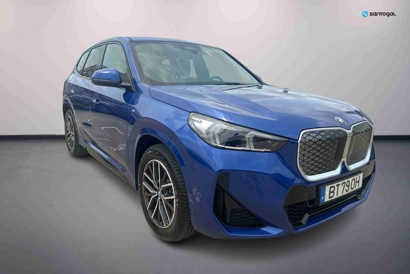 Azul Usado 2025 BMW iX1 Luxury Line SUV | € 54.990 (Preço justo) - Imagem 1/4