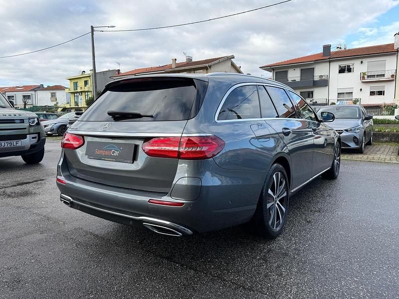 Usado Mercedes E300 Avantgarde 306 HP (225 kW) 2019 Cinza Carrinha