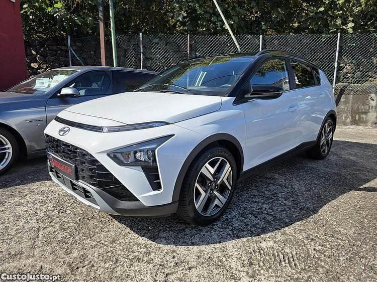 Branco Usado 2023 Hyundai Bayon Premium SUV | € 18.900 (Preço justo) - Imagem 1/1