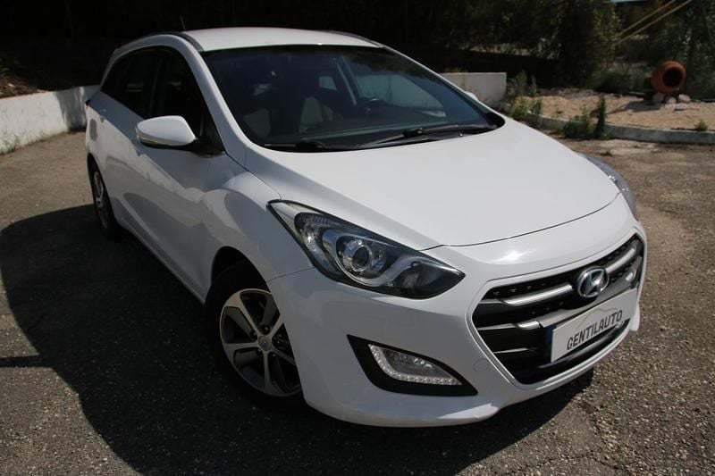 Usado Hyundai i30 Comfort 110 HP (80 kW) 2015 Branco Carrinha
