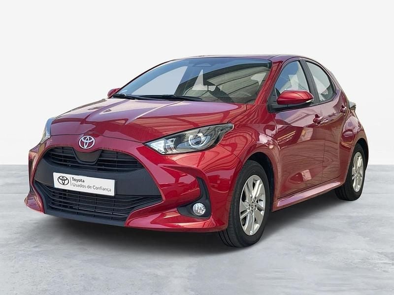 Vermelho (pintura metalizada especial) Usado 2024 Toyota Yaris Comfort Citadino | € 24.750 (Preço justo) - Imagem 1/4