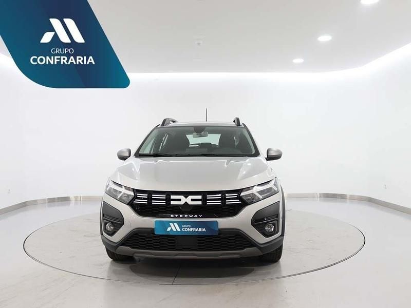 Cinza Usado 2023 Dacia Sandero Expression Citadino | € 18.180 (Preço justo) - Imagem 1/4