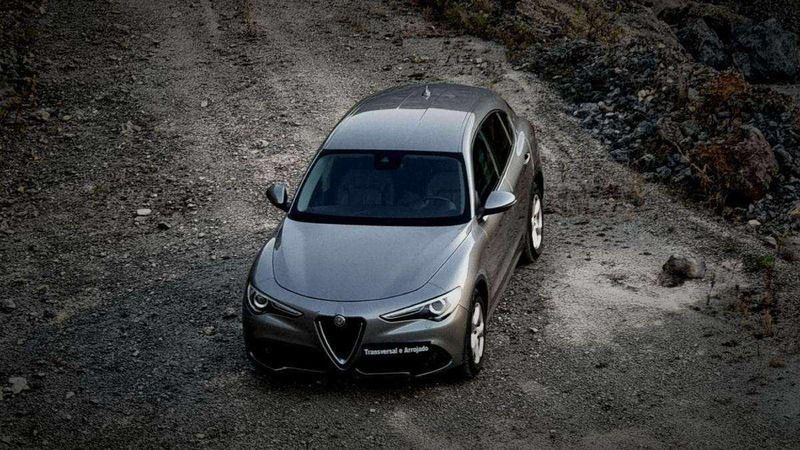 Cinzento (metalizado) Usado 2018 Alfa Romeo Stelvio Super SUV | € 24.750 - Imagem 1/4