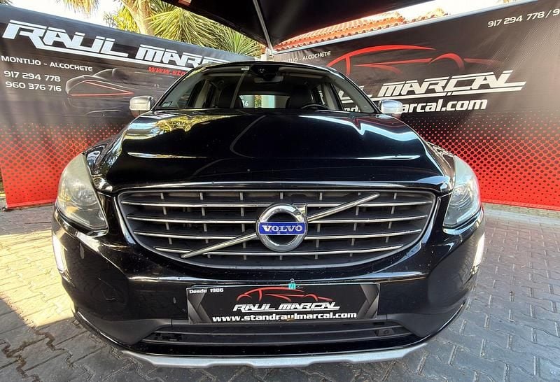 Usado Volvo XC60 Momentum 150 HP (110 kW) 2015 Preto SUV