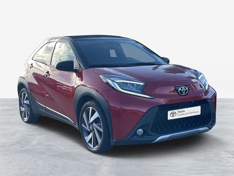 Vermelho (pintura metalizada especial) Usado 2024 Toyota Aygo Envy Citadino | € 21.500 - Imagem 1/4