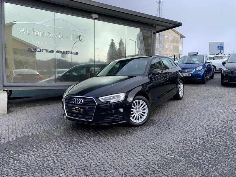 Usado Audi A3 Design 116 HP (85 kW) 2018 Preto Sedan
