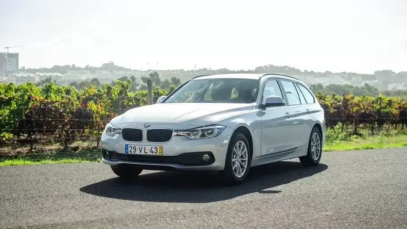 Cinzento Usado 2018 BMW 316 Advantage Carrinha | € 16.500 - Imagem 1/4