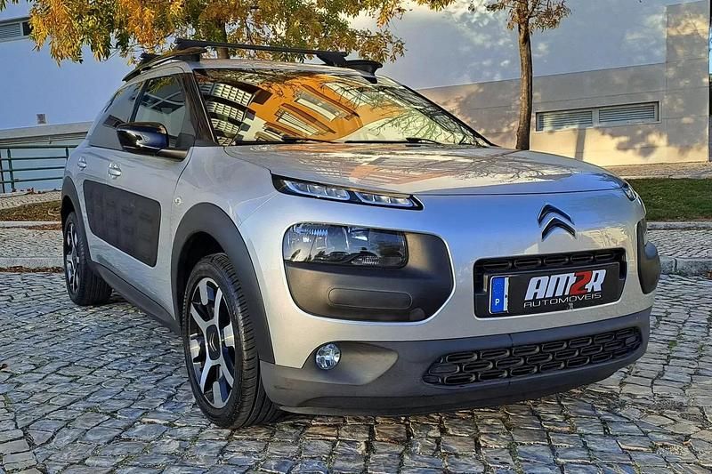 Cinzento Usado 2017 Citroën C4 PureTech SUV | € 9.990 (Super Preço) - Imagem 1/4