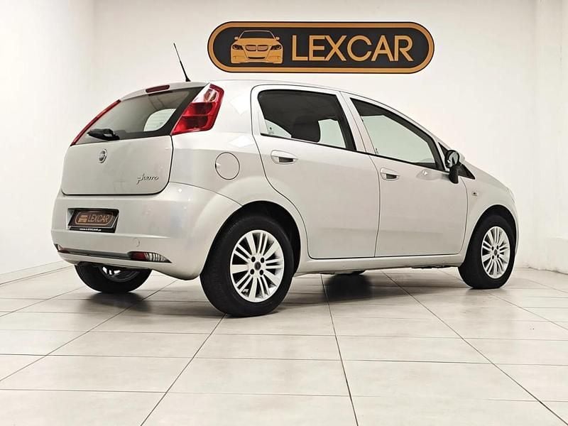Usado Fiat Grande Punto 75 HP (55 kW) 2010 Cinzento Citadino
