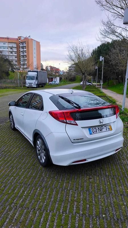 Usado Honda Civic 99 HP (72 kW) 2013 Branco Citadino
