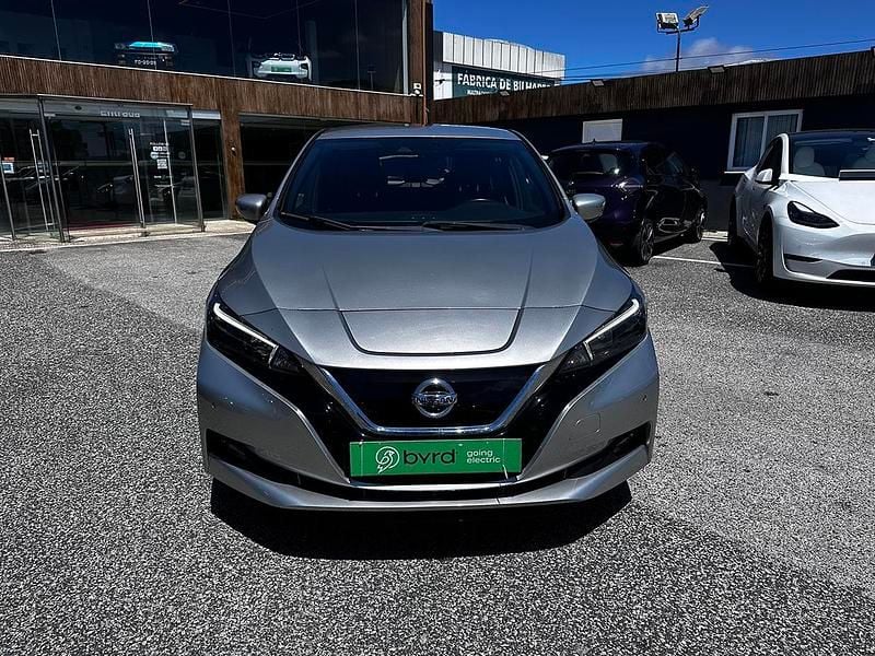 Usado Nissan Leaf Acenta 158 kW (215 HP) 2019 Branco pérola Citadino