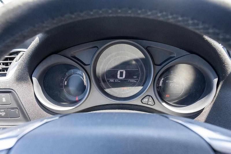 Branco Usado 2016 Citroën C4 Citadino | € 8.500 (Preço justo) - Imagem 1/4