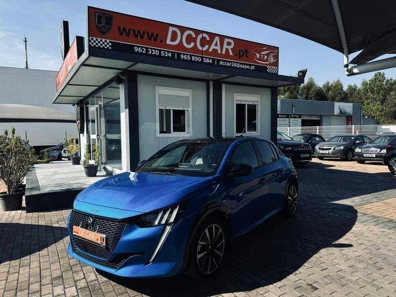 Azul Usado 2020 Peugeot e-208 GT Citadino | € 24.870 (Caro) - Imagem 1/4