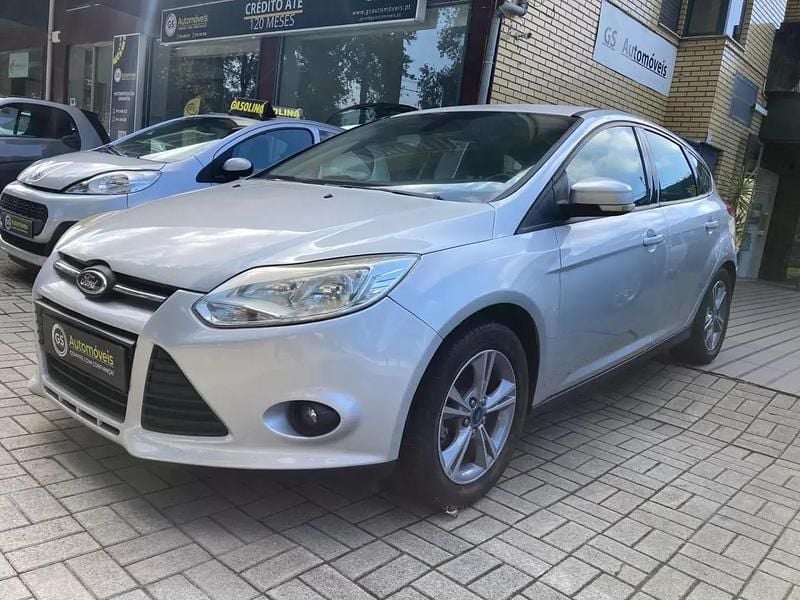 Cinza prata Usado 2014 Ford Focus Trend Sedan | € 9.750 (Preço justo) - Imagem 1/4