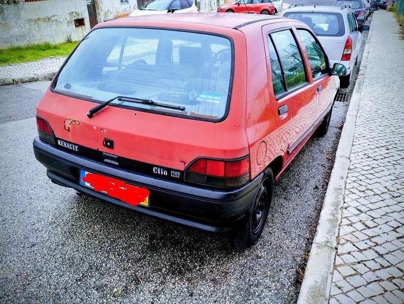 Usado 1992 Renault Clio Sedan | € 1.100 - Imagem 1/4