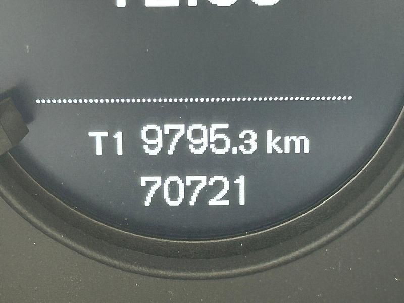 Usado Volvo V40 Pro 120 HP (88 kW) 2017 Preto