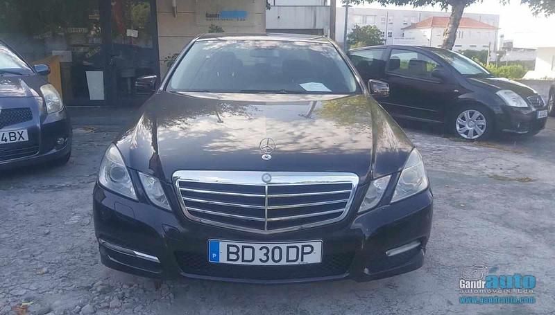 Usado Mercedes E220 170 HP (125 kW) 2011 Preto Sedan