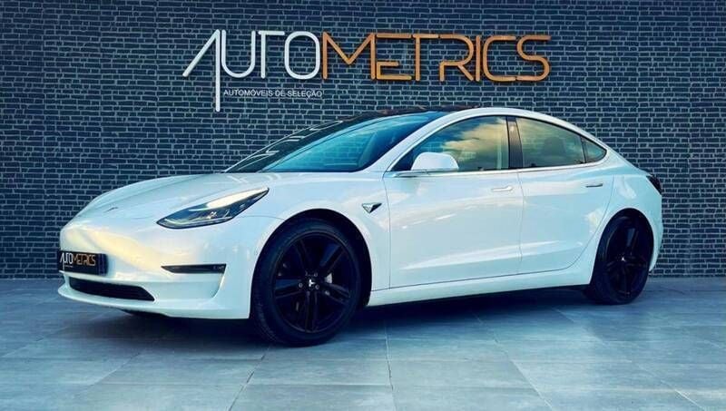 Branco pérola Usado 2019 Tesla Model 3 Standard Range Plus Sedan | € 22.900 (Preço justo) - Imagem 1/4