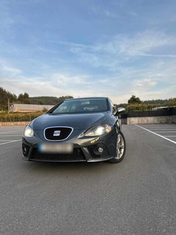 Cinza Usado 2008 Seat Leon FR Citadino | € 9.890 (Preço justo) - Imagem 1/4
