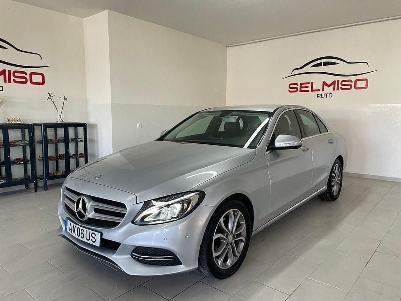 Cinza Usado 2015 Mercedes C180 Avantgarde Sedan | € 23.750 (Caro) - Imagem 1/4