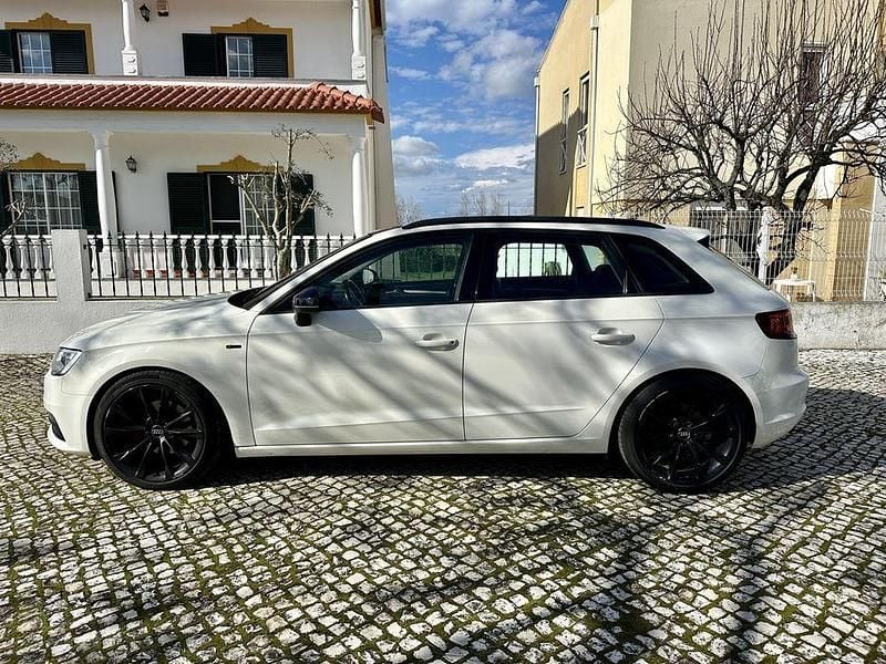 Usado Audi A3 Black Edition 150 HP (110 kW) 2014 Sedan