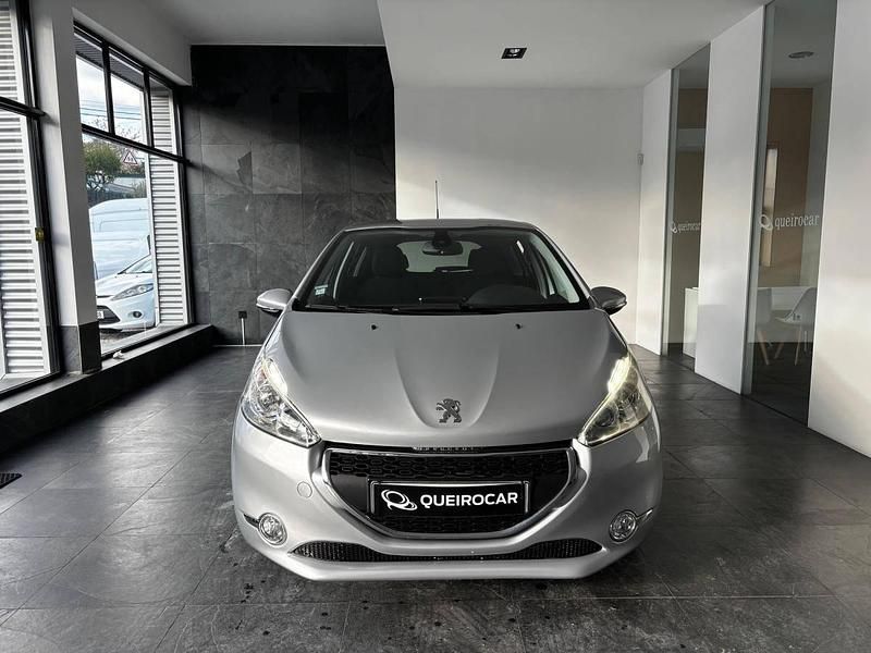 Cinza Usado 2013 Peugeot 208 Access Citadino | € 9.250 (Preço justo) - Imagem 1/4