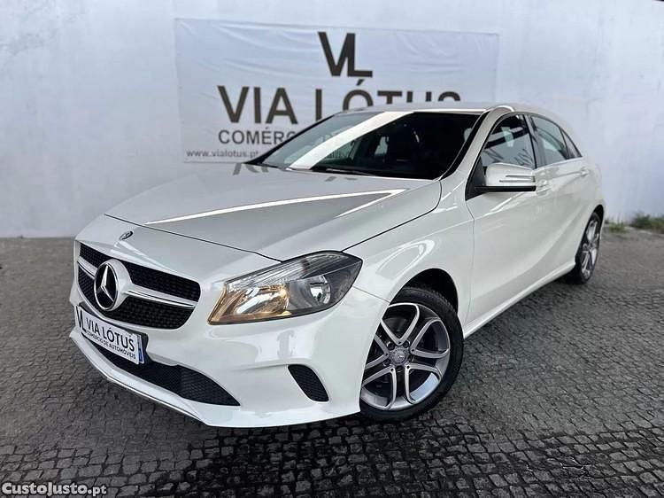 Branco Usado 2016 Mercedes A160 Style | € 15.350 - Imagem 1/1