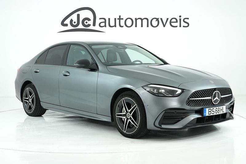 Cinza Usado 2025 Mercedes C300 AMG line Sedan | € 60.500 (Preço justo) - Imagem 1/4