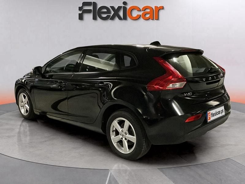 Usado Volvo V40 Kinetic 120 HP (88 kW) 2017 Preto