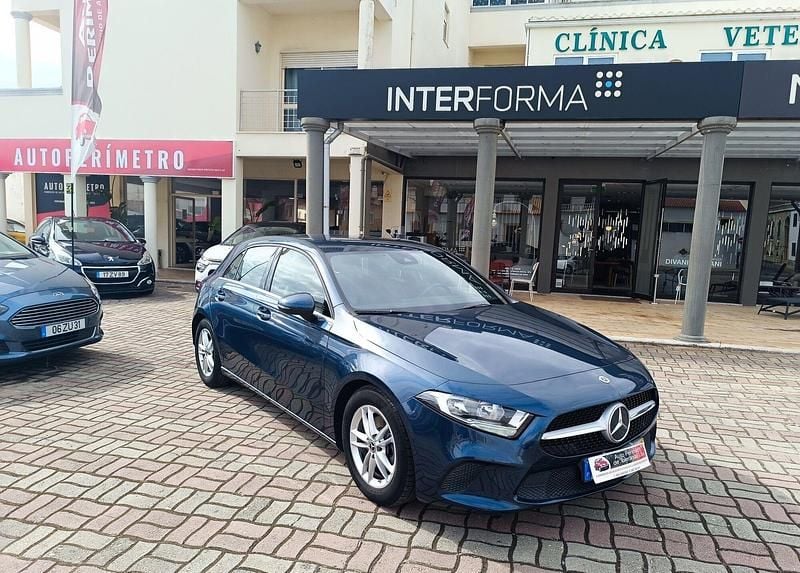 Azul Usado 2019 Mercedes A180 Style Sedan | € 22.750 (Preço justo) - Imagem 1/4