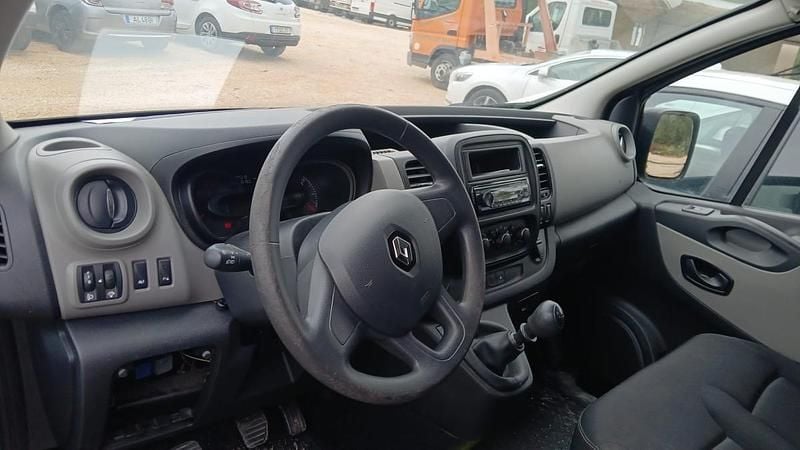 Verde Usado 2017 Renault Trafic Van | € 7.990 - Imagem 1/1