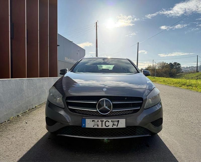 Usado Mercedes A180 Urban 110 HP (80 kW) 2013 Sedan