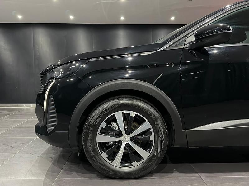 Usado Peugeot 3008 Allure 130 HP (95 kW) 2023 Preto SUV