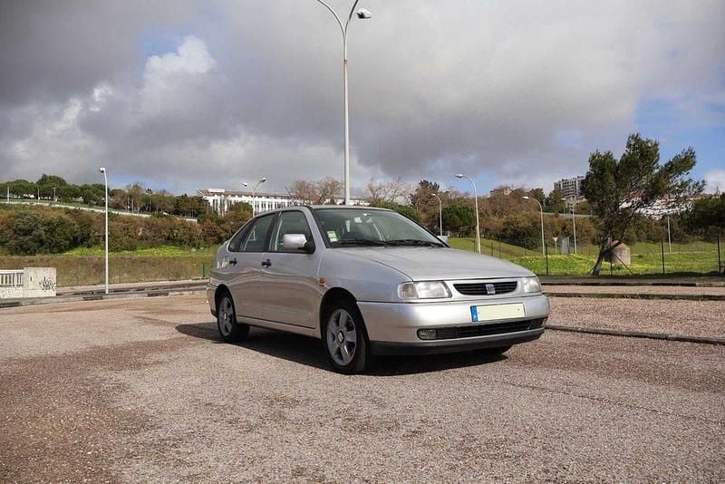Usado Seat Cordoba 101 HP (74 kW) 1998 Sedan
